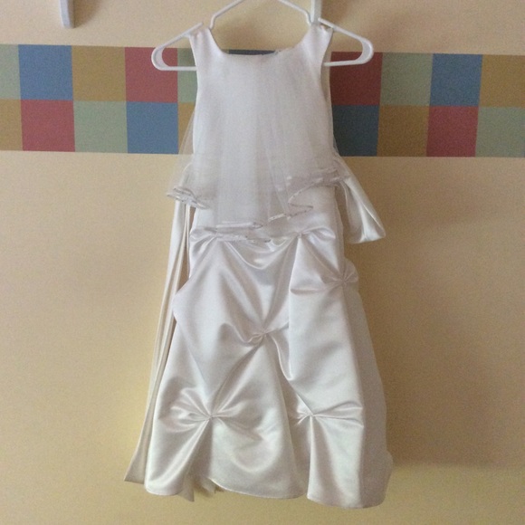 Pretty communion dress with veil - Picture 2 of 4